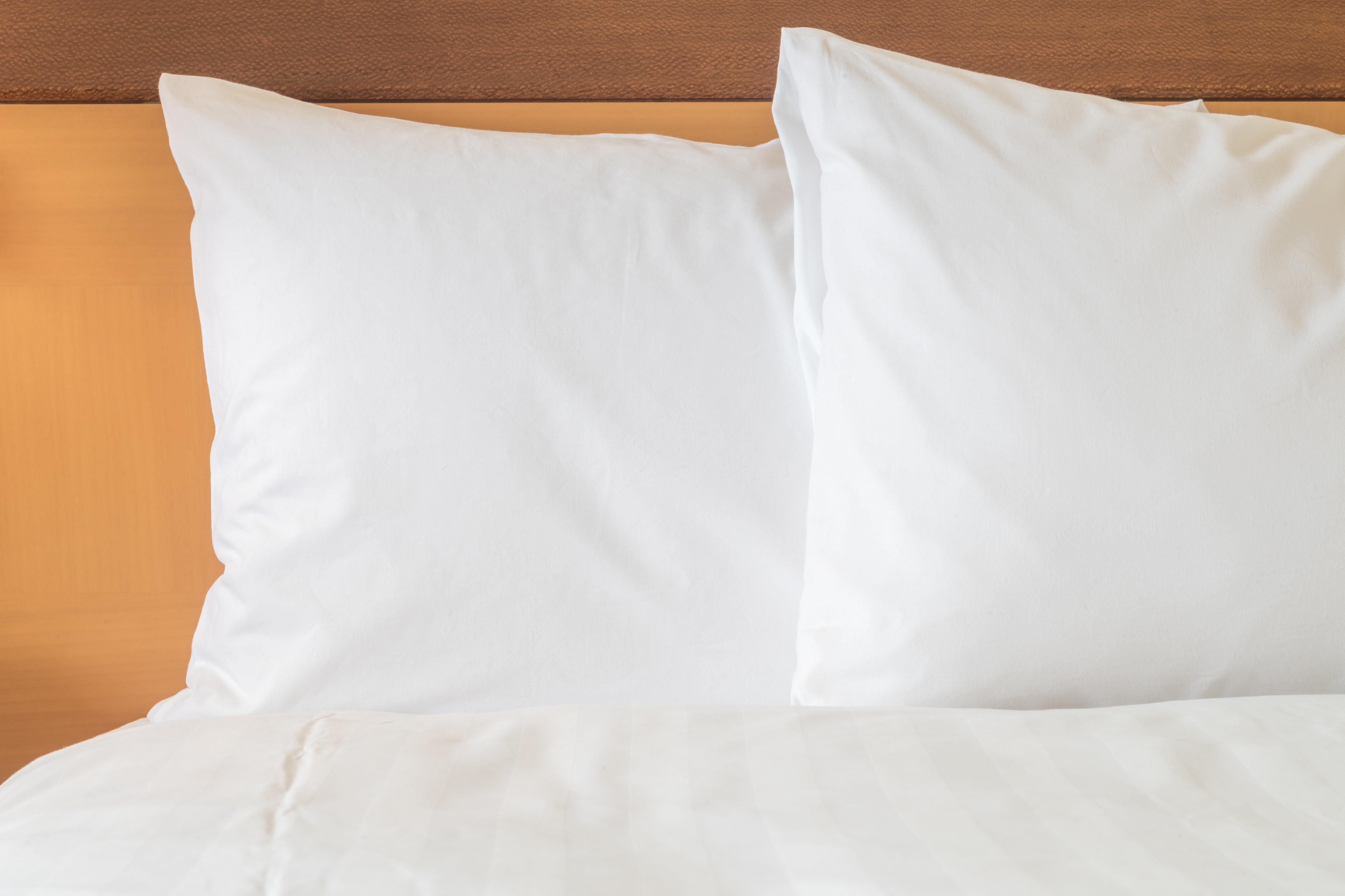 מלון Intercontinental Boston By Ihg מראה חיצוני תמונה Two pillows on a bed