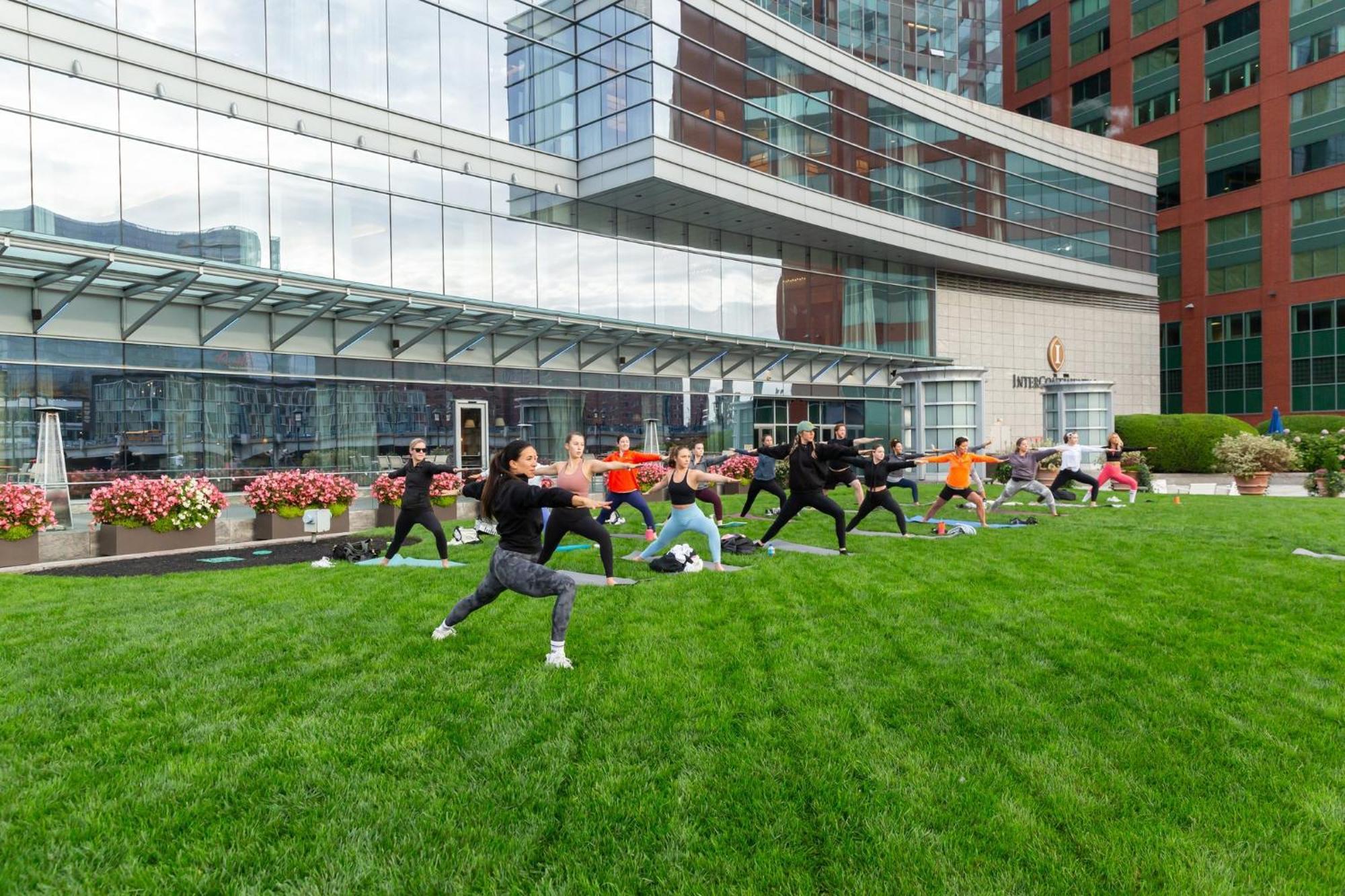 מלון Intercontinental Boston By Ihg מראה חיצוני תמונה The rooftop lawn