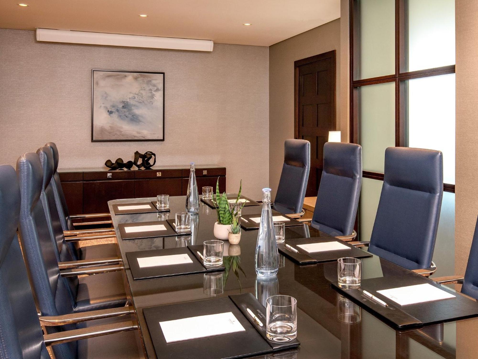 מלון Intercontinental Boston By Ihg מראה חיצוני תמונה Boardroom at the Four Seasons Hotel, London
